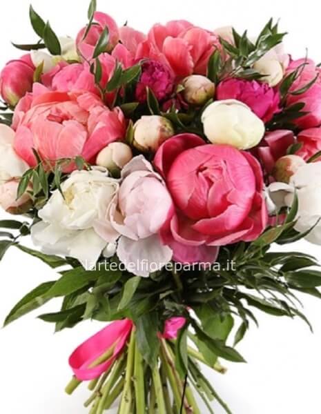 Bouquet peonie. Prodotto stagionale disponibile da fine aprile a metà giugno